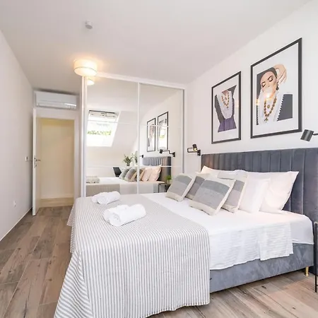 Luxumbra With Terrace And Free Parking Apartmán *