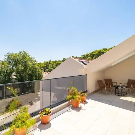 Apartment Luxumbra With Terrace And Free Parking *