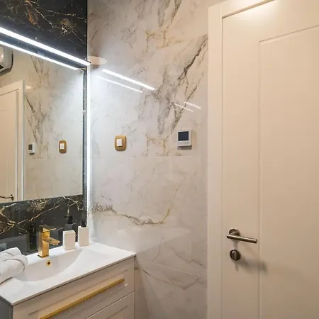 Luxumbra With Terrace And Free Parking