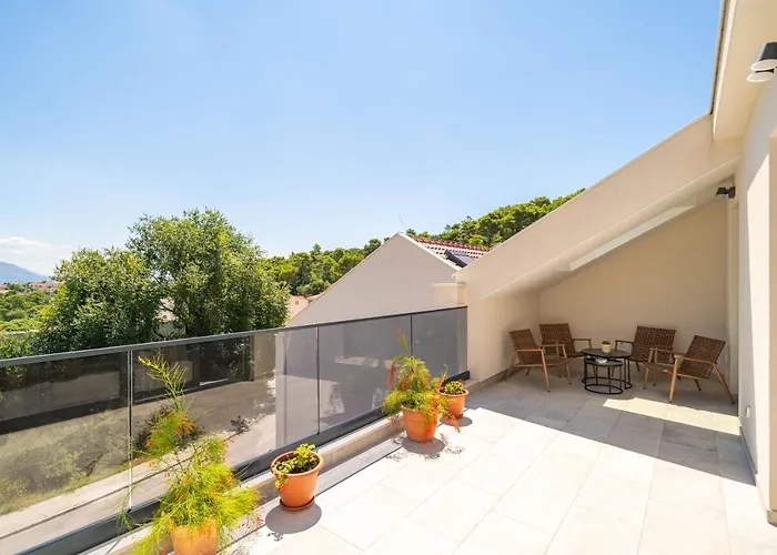 Apartment Luxumbra With Terrace And Free Parking *