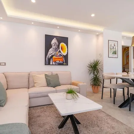 Luxumbra With Terrace And Free Parking Lejlighed