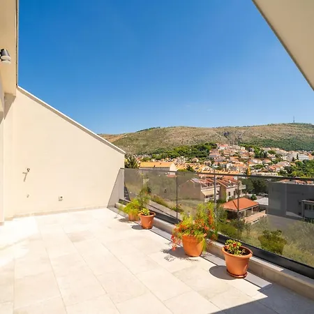 Apartment Luxumbra With Terrace And Free Parking *