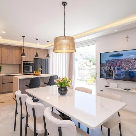 Luxumbra With Terrace And Free Parking Apartman