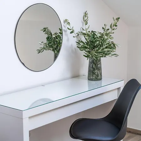 Luxumbra With Terrace And Free Parking Apartman
